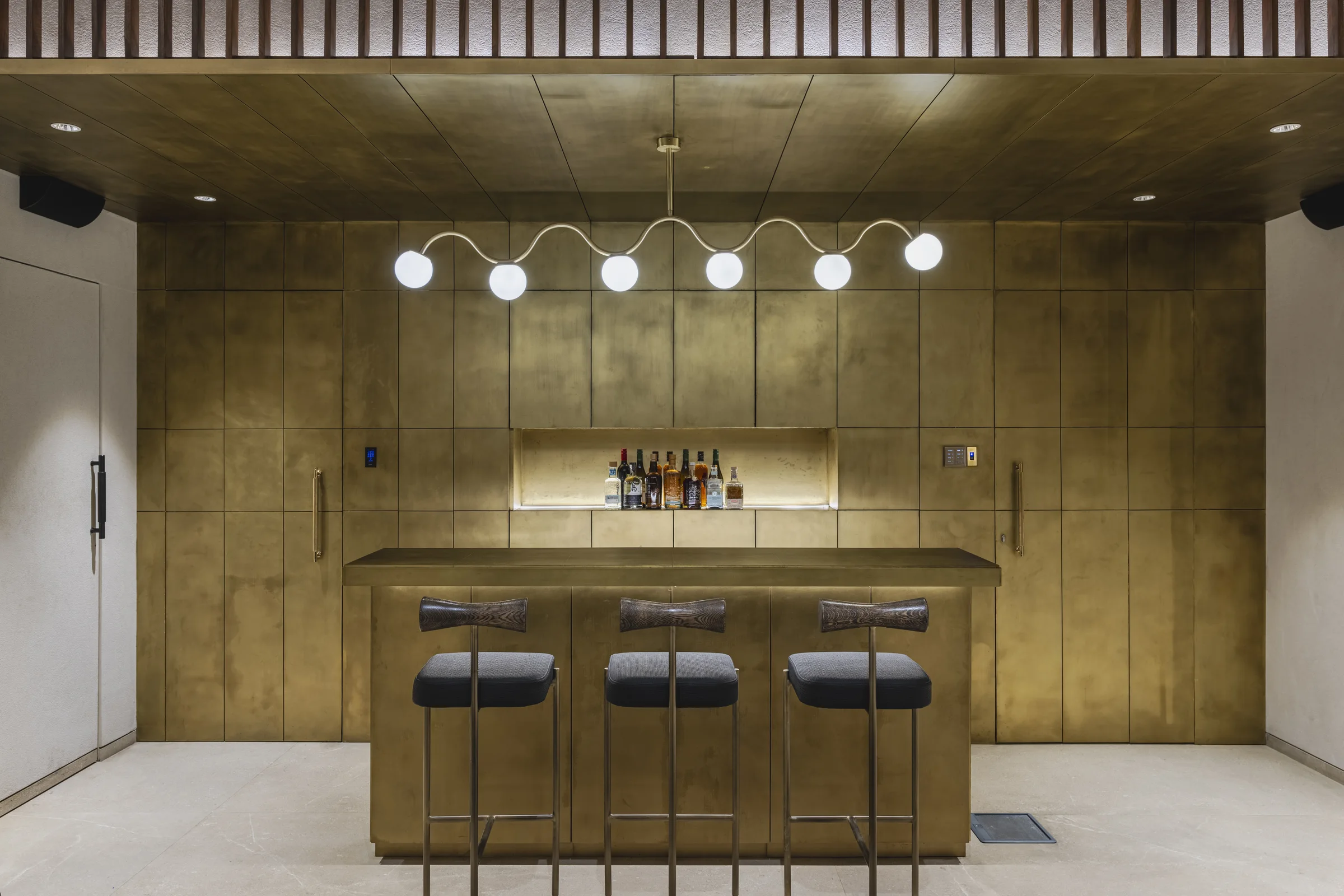 Arjun Rathi Wavelength light above a brass bar